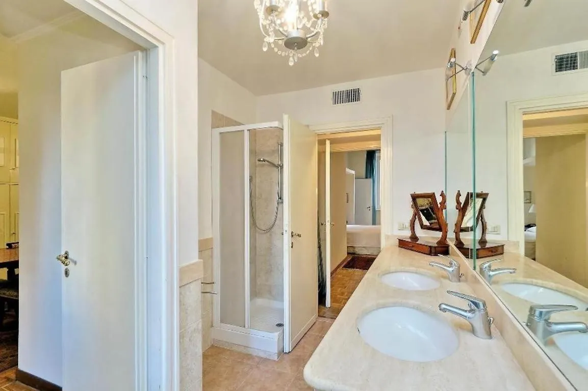Halldis Apartments - Piazza Di Spagna Rome